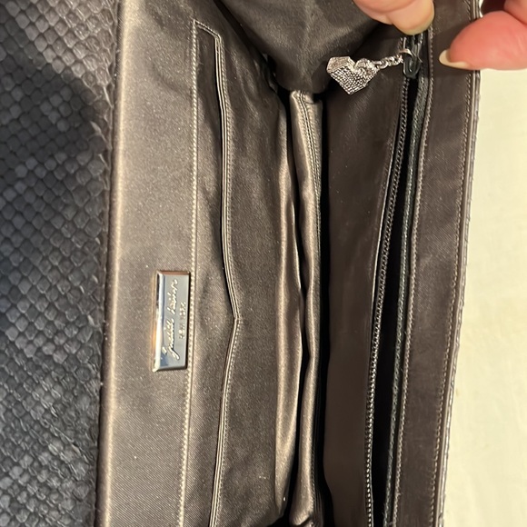 Judith Lieber, Gray snakeskin purse. Comb and mirror, mirror bag, dust bag - Picture 9 of 16